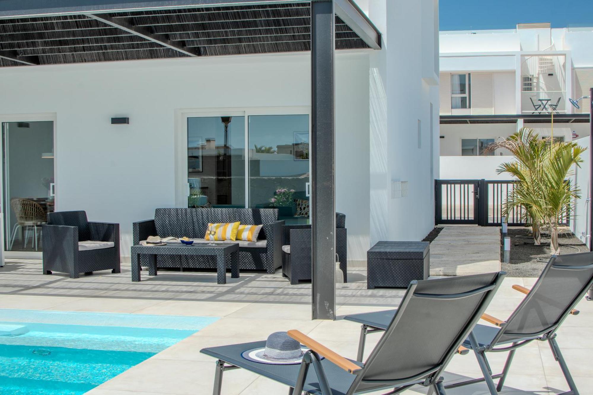 Serena 38 - Heated Pool, Sea Views, Ac, High Speed Internet * Playa Blanca (Lanzarote)
